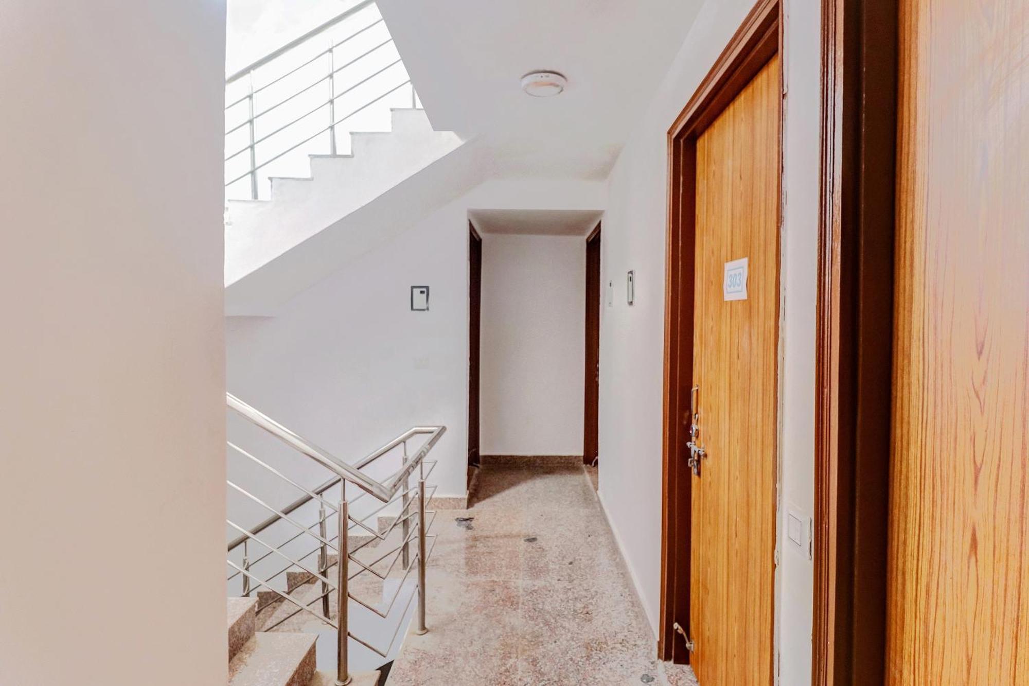 Hotel O South Plaza Near Qutab Minar Metro Station New Delhi Exterior photo