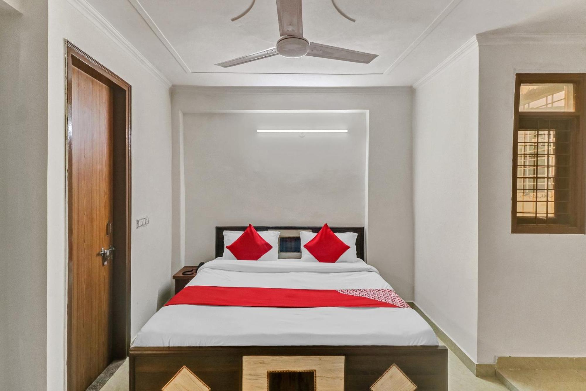 Hotel O South Plaza Near Qutab Minar Metro Station New Delhi Exterior photo