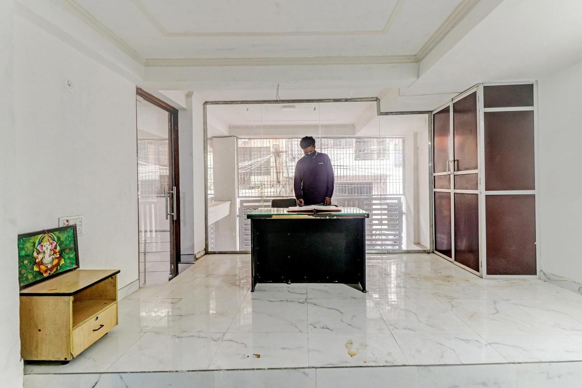 Hotel O South Plaza Near Qutab Minar Metro Station New Delhi Exterior photo