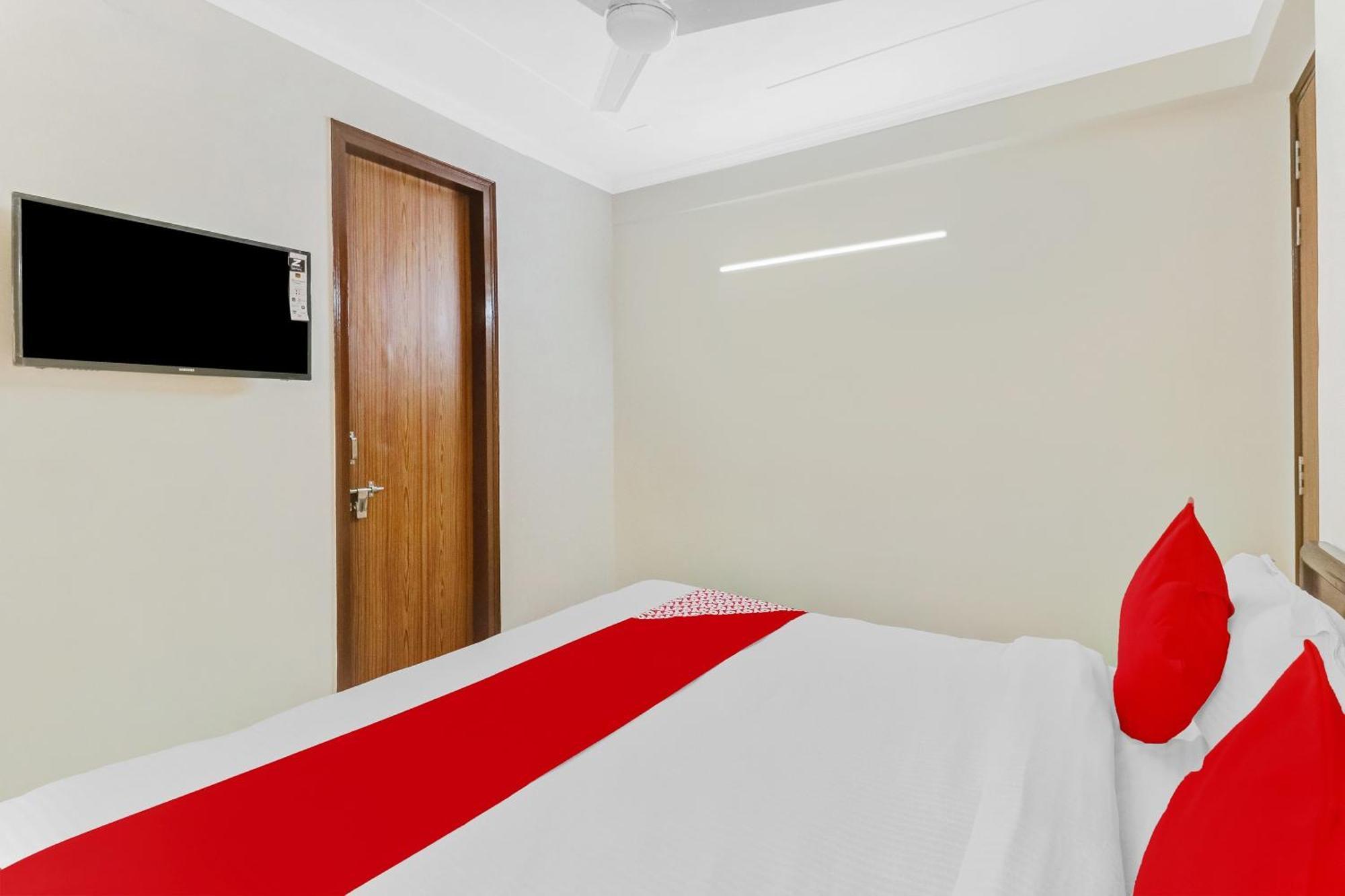 Hotel O South Plaza Near Qutab Minar Metro Station New Delhi Exterior photo